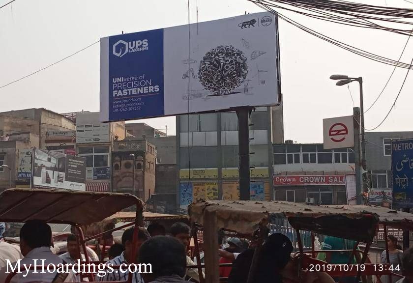 New Delhi Billboard advertising, Advertising company New Delhi, Flex Banner at Chawri Bazar traffic coming from Lal Kuna
